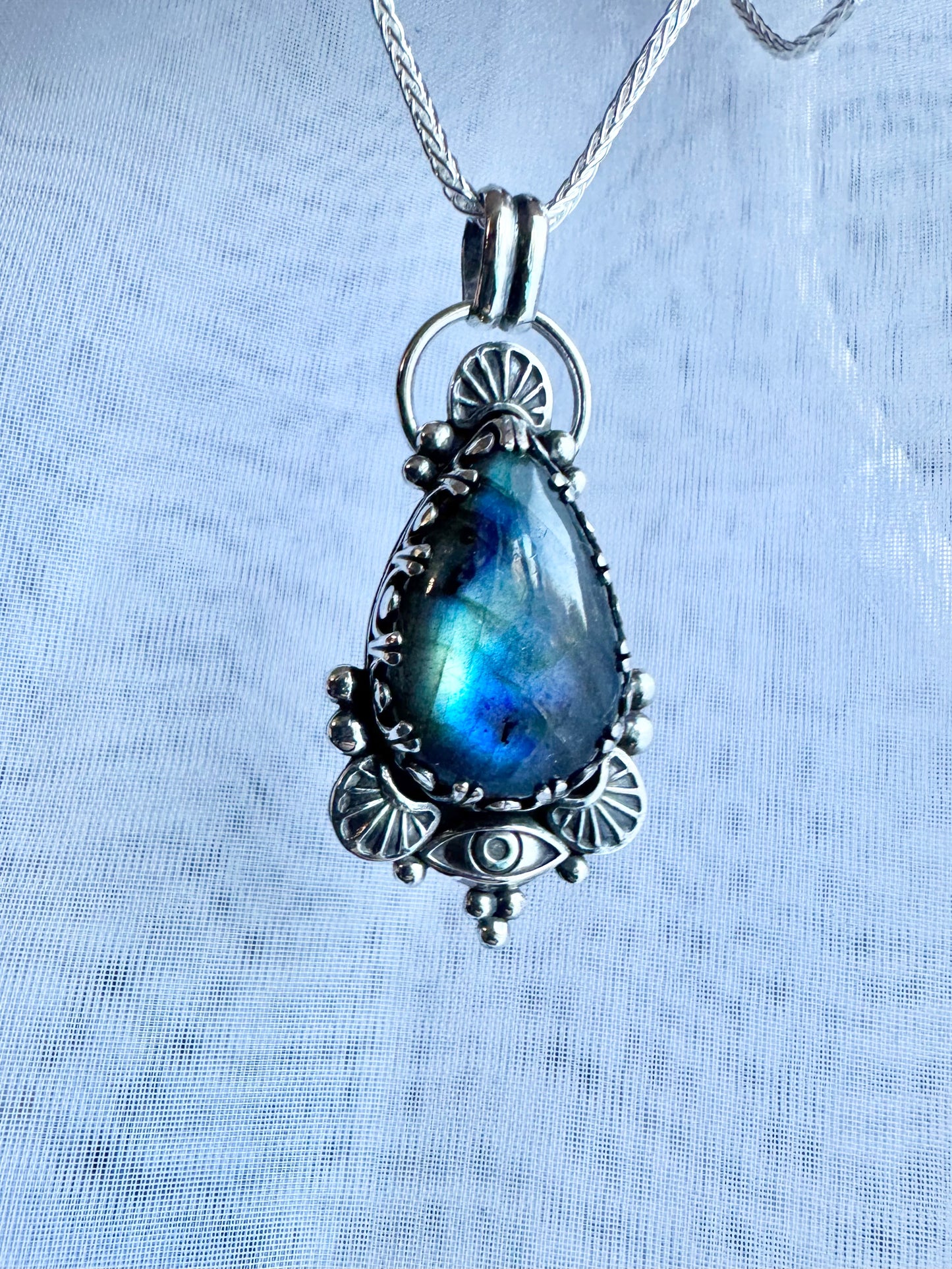 The Observer Necklace
